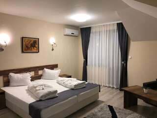 Отель Hotel Ostrova - Free Parking & WiFi Пловдив Двухместный номер с 2 отдельными кроватями-1