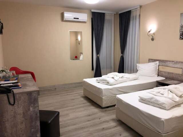 Отель Hotel Ostrova - Free Parking & WiFi Пловдив-50