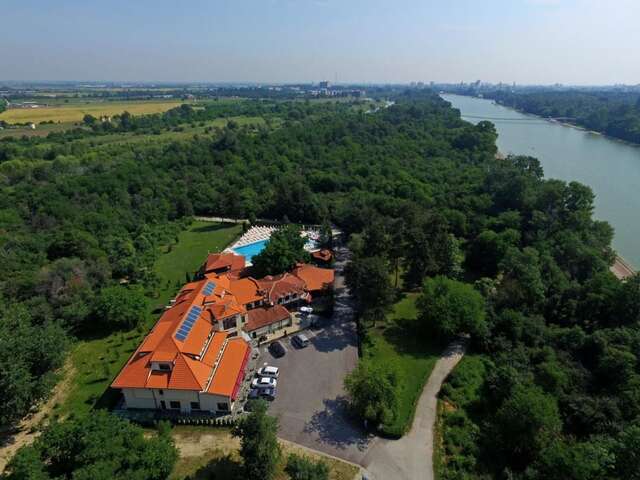 Отель Hotel Ostrova - Free Parking & WiFi Пловдив-9